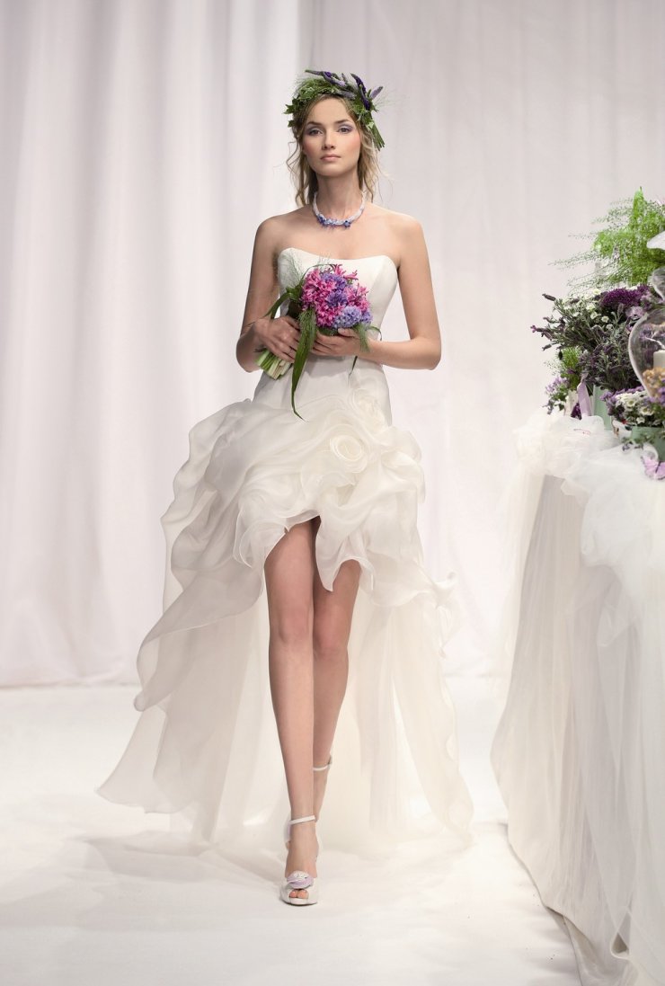 Платье невесты с асимметричным кроем